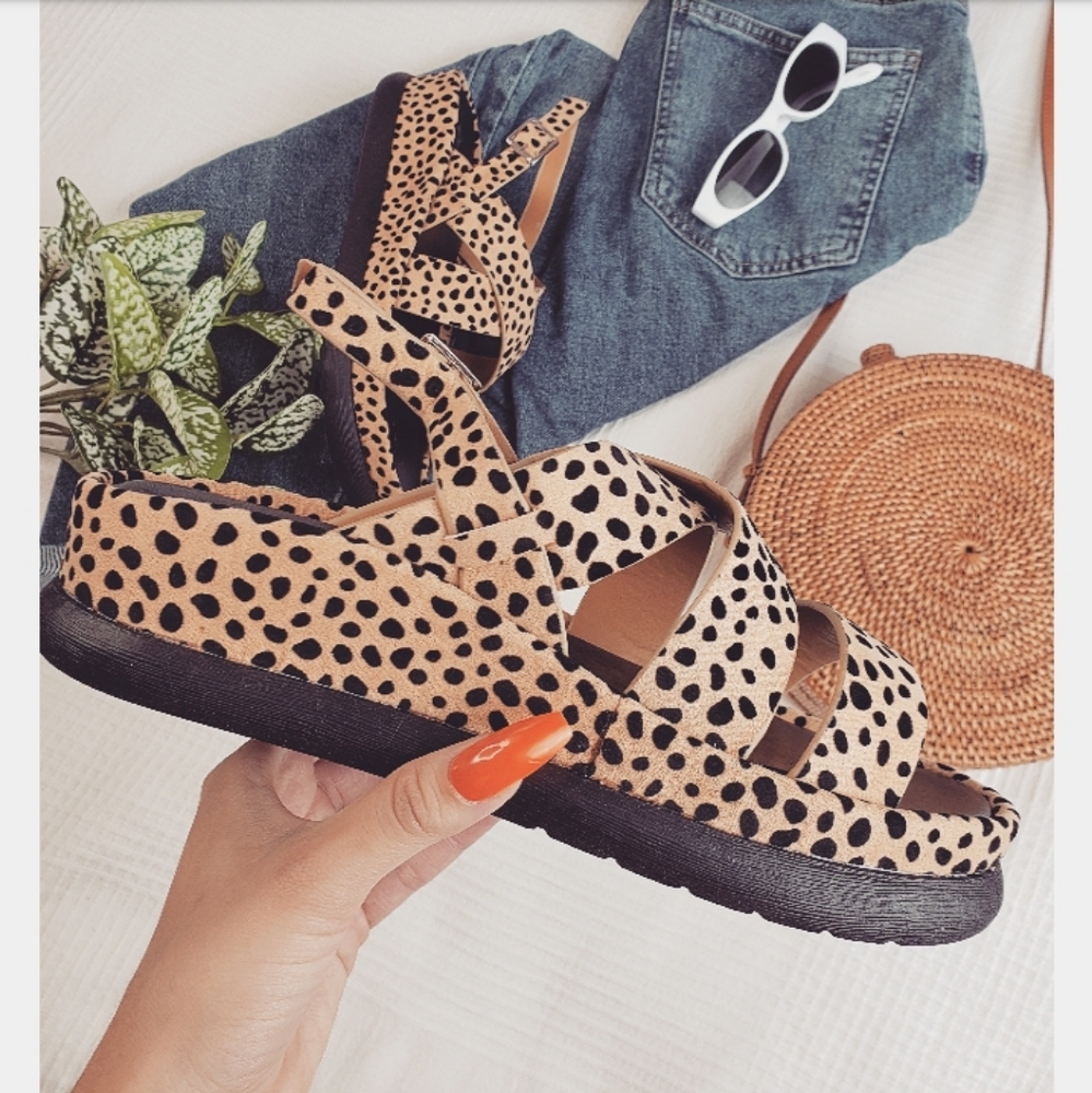 🚨//Summer Essentials// Leopard Sandal - Picture 5 of 8